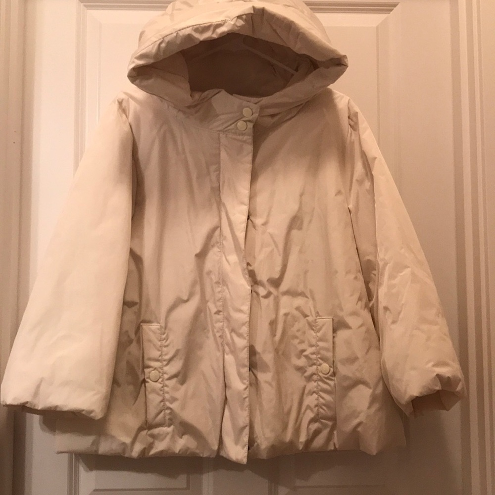 Wide sleeve XL hooded cream colored jacket!